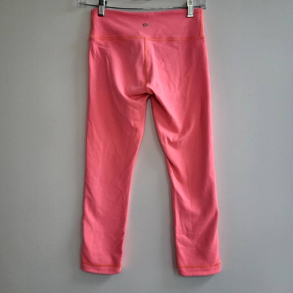 Lululemon Wonder 8 Under Reversible Pink and Grey Cropped Leggings Ladies 4 Gym - Picture 5 of 14